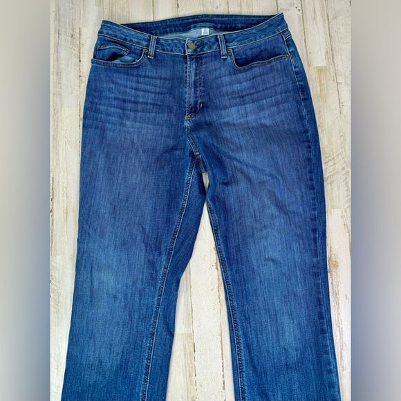 L.L. Bean BeanFlex Jeans Womens 14 M/T Blue Denim Stretch Fit Straight Leg - Picture 3 of 11